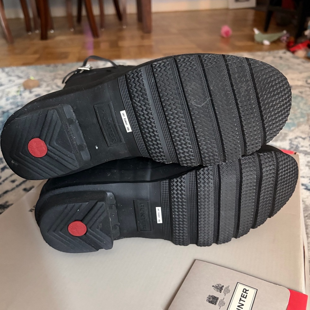 Hunter Women's Short Matte Black Rain Boots - Picture 6 of 11